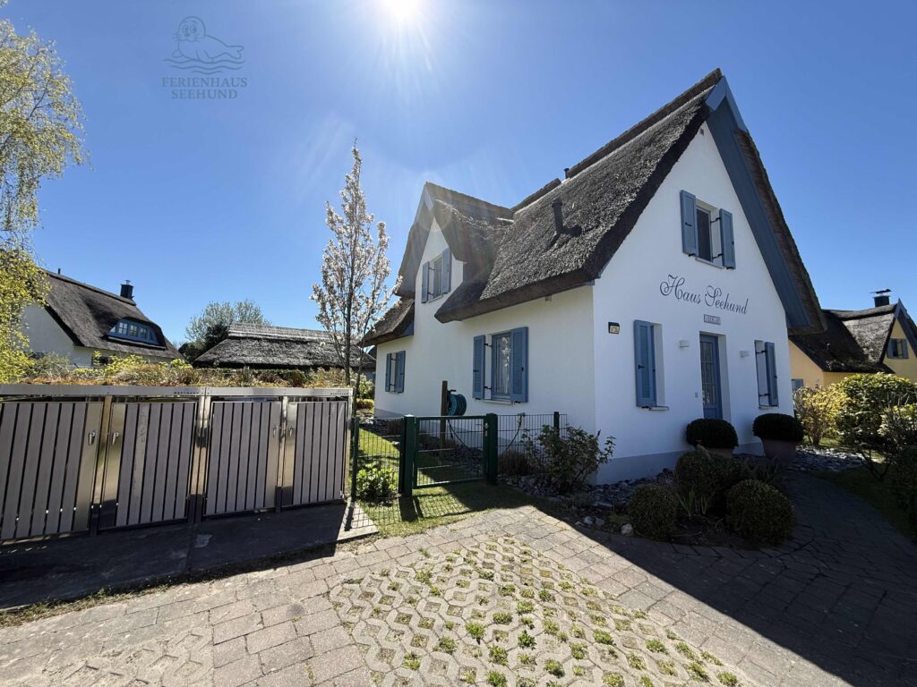 Zwei hauseigene PKW Stellplätze direkt vor dem Haus
